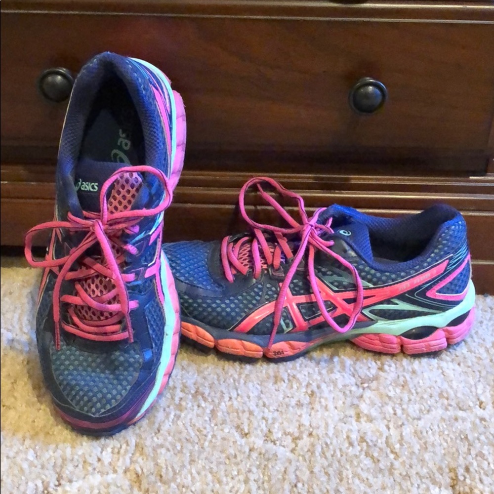 🎊PRICE DROP🎊 Lovingly worn ASICS Gel-Fluh 2